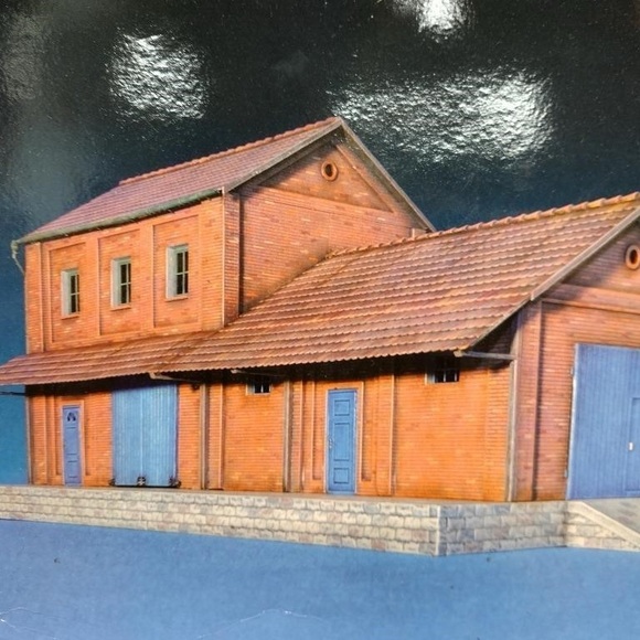 MiniArt 1:72 Scale Service Station Plastic Model Kit – NEW - Picture 4 of 7